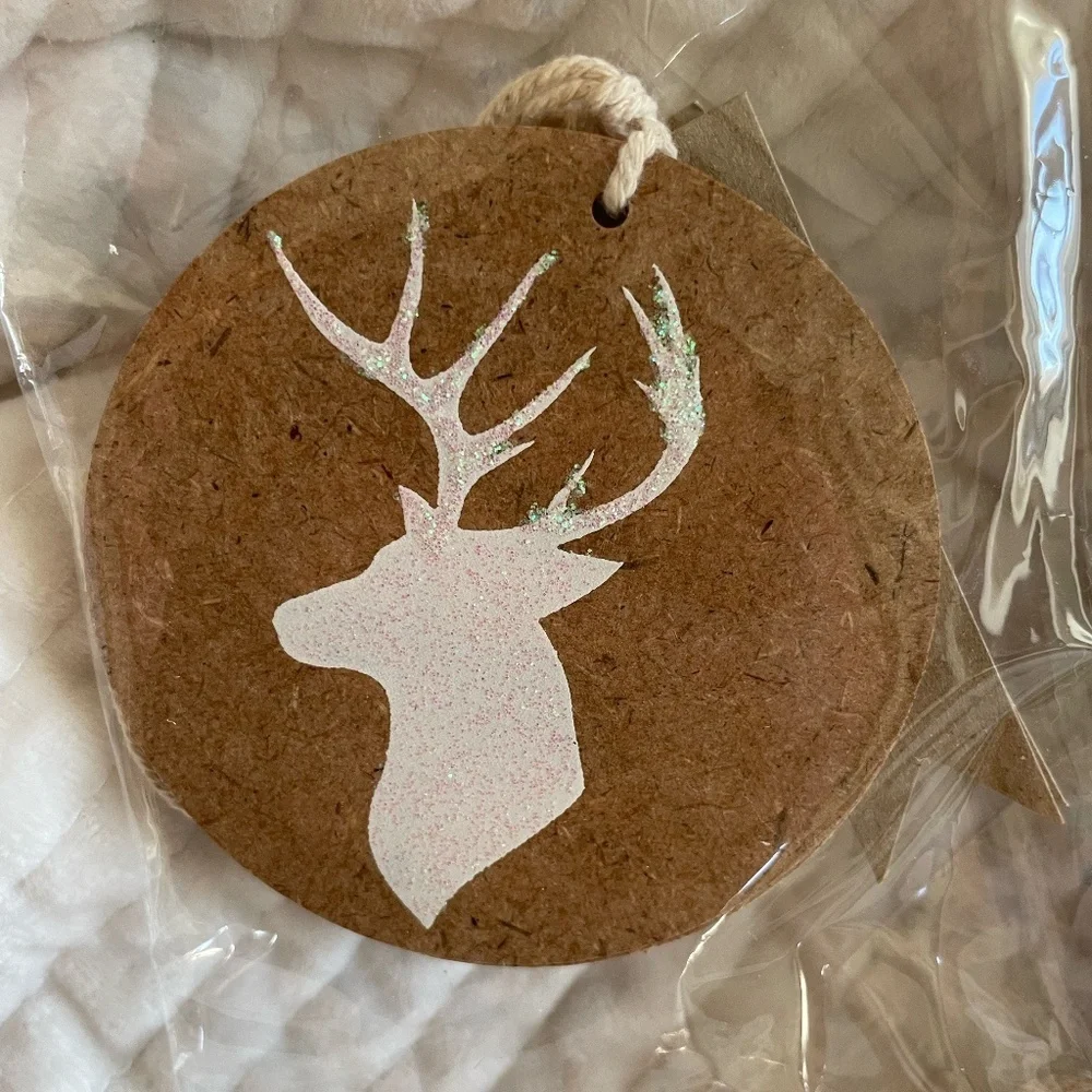 2 SETS PIER 1 IMPORTS DEER/BUCK DESIGN ROUND GIFT TAGS NWT
